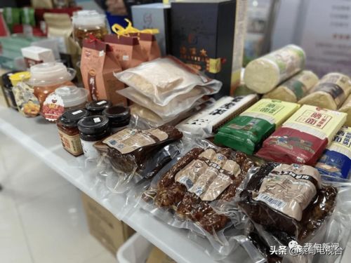 愛心助農(nóng)消費(fèi)扶貧 來鳳縣農(nóng)副產(chǎn)品展銷進(jìn)蔡甸機(jī)關(guān)單位